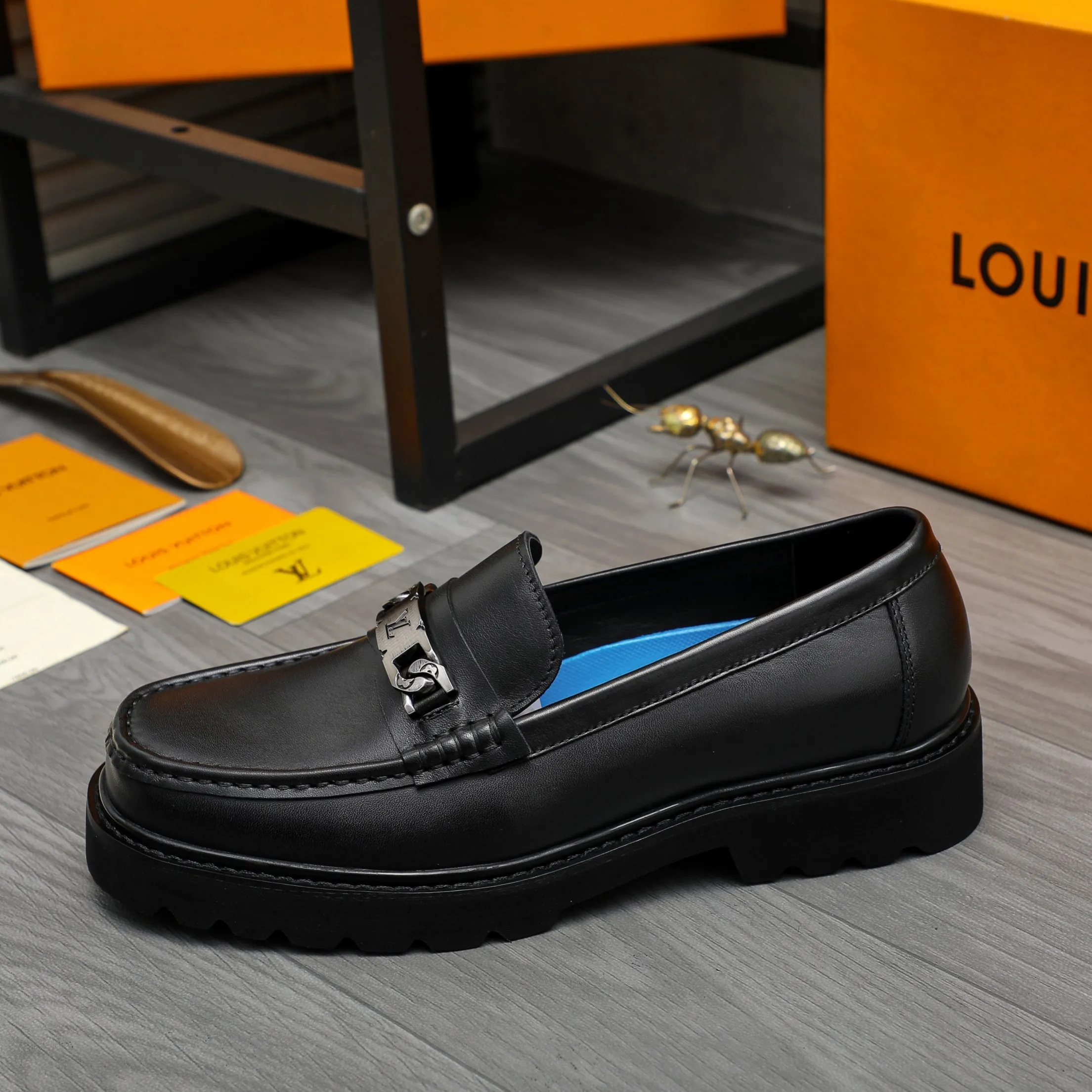 Men's shoes 💰p480 Product trademark: LV (Louis Vuitton) business slip-on leather shoes Regular size: 38-45 (45 is custom-made and non-returnable) Product materials: Selected high-quality cowhide upper, cowhide lining, original rubber outsole